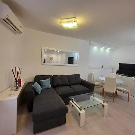 Breece Hideaway Piran